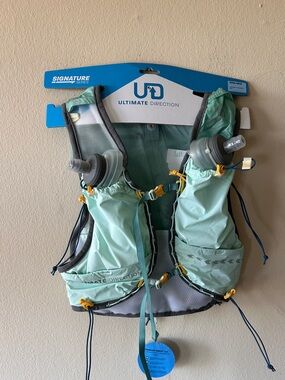 Ultimate Direction ultra Hydration Vest in Mint Green